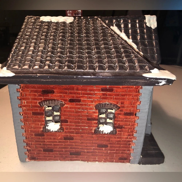 Vintage Yuletide Fire Station Christmas Village Decor 1988 - Picture 5 of 8